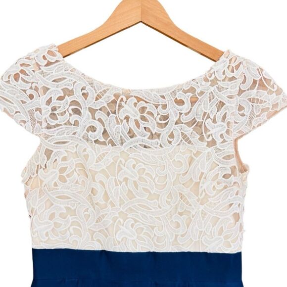 Kay Unger ivory lace/ navy blue cocktail dress size 10. - Picture 2 of 6